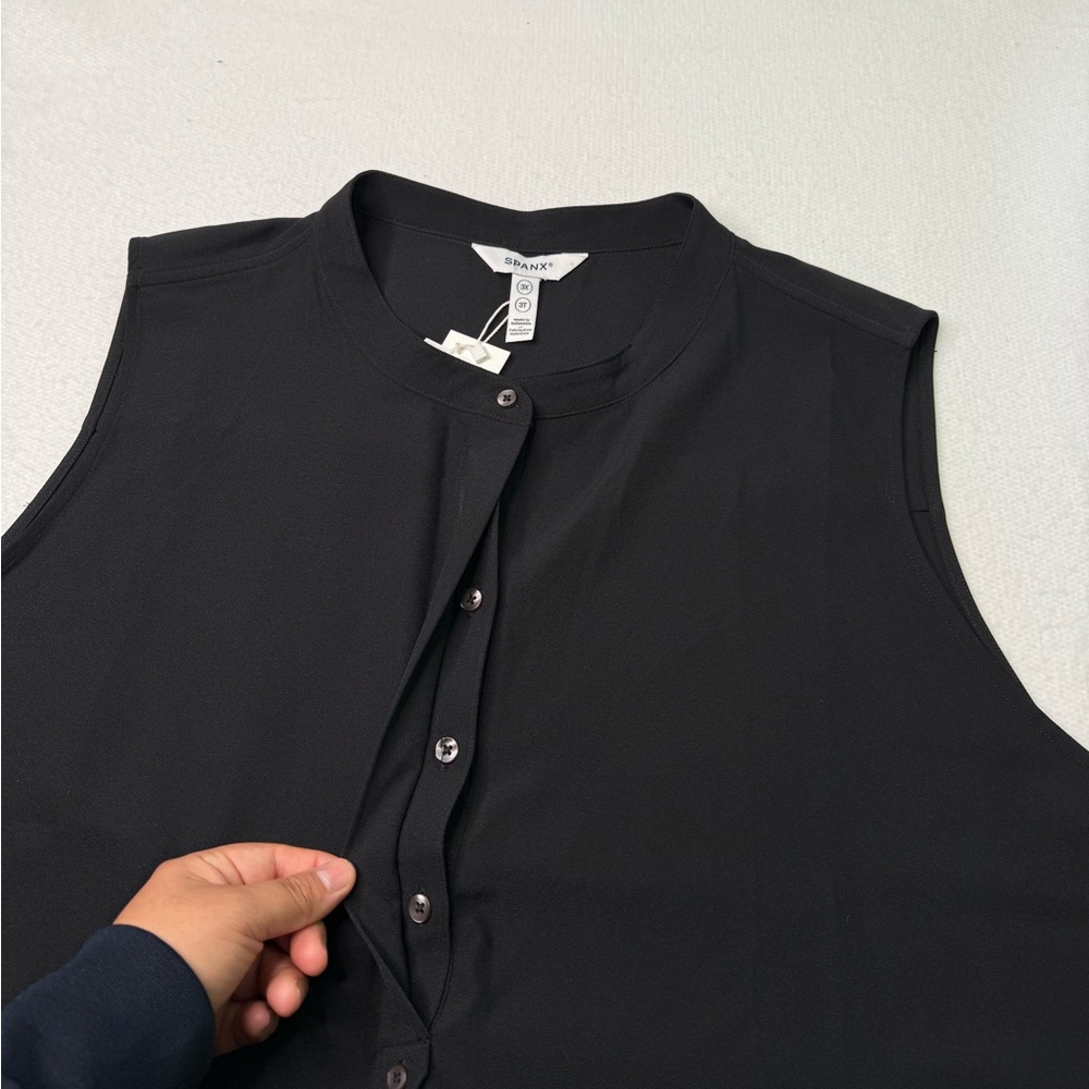 Spanx Women's Carefree Crepe Popover Sleeveless Blouse No-Show Coverage Black 3X - Picture 7 of 11